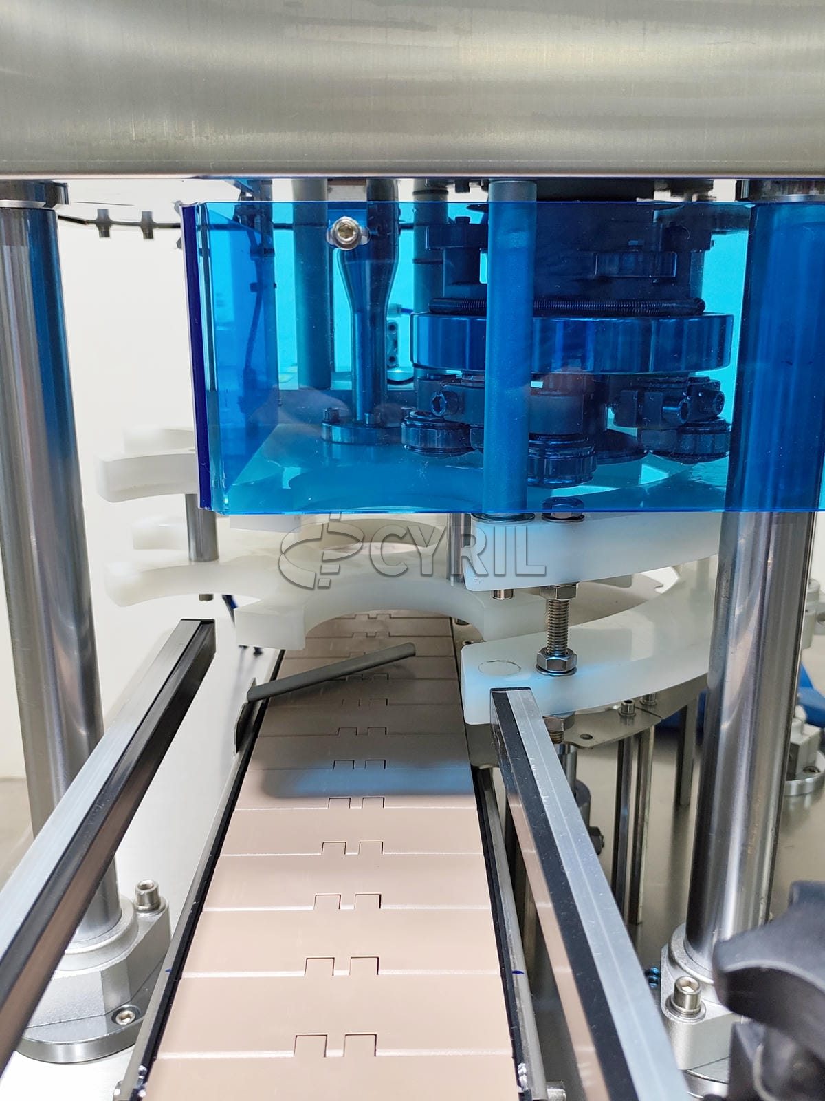 Rotary disc aluminum cap sealing machine