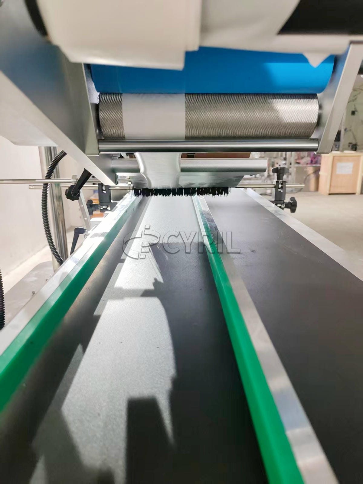 Flat labeling machine