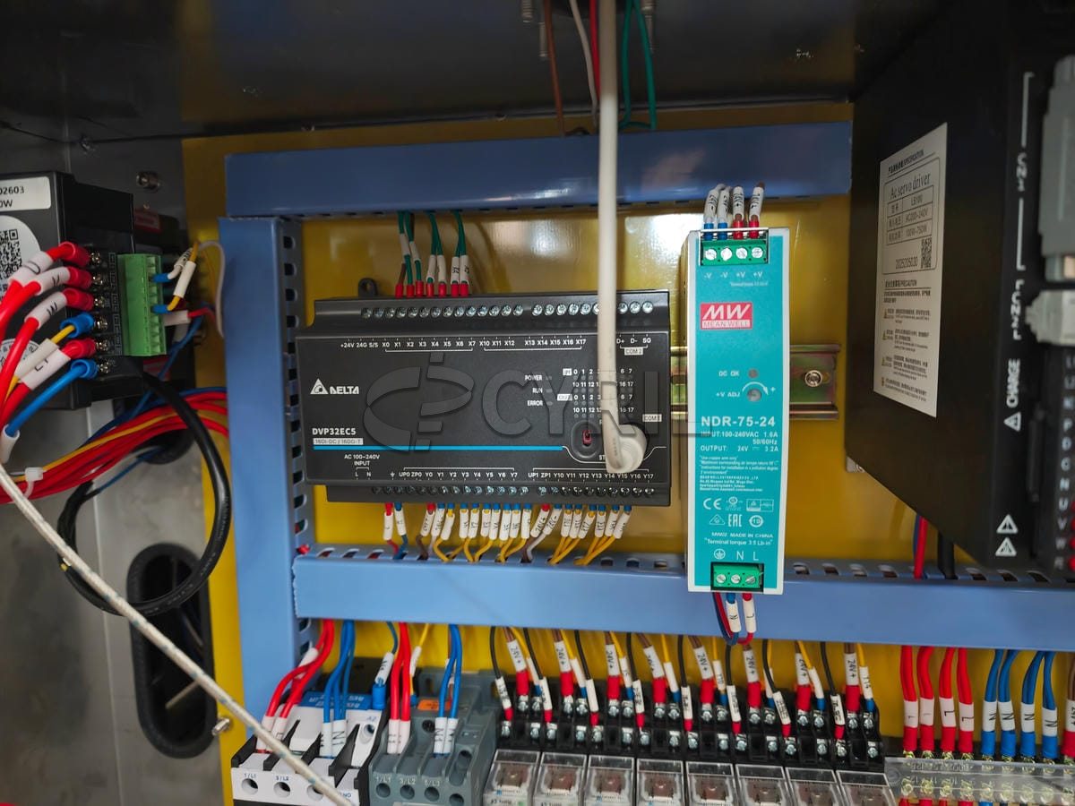 Four-head gear pump filling machine