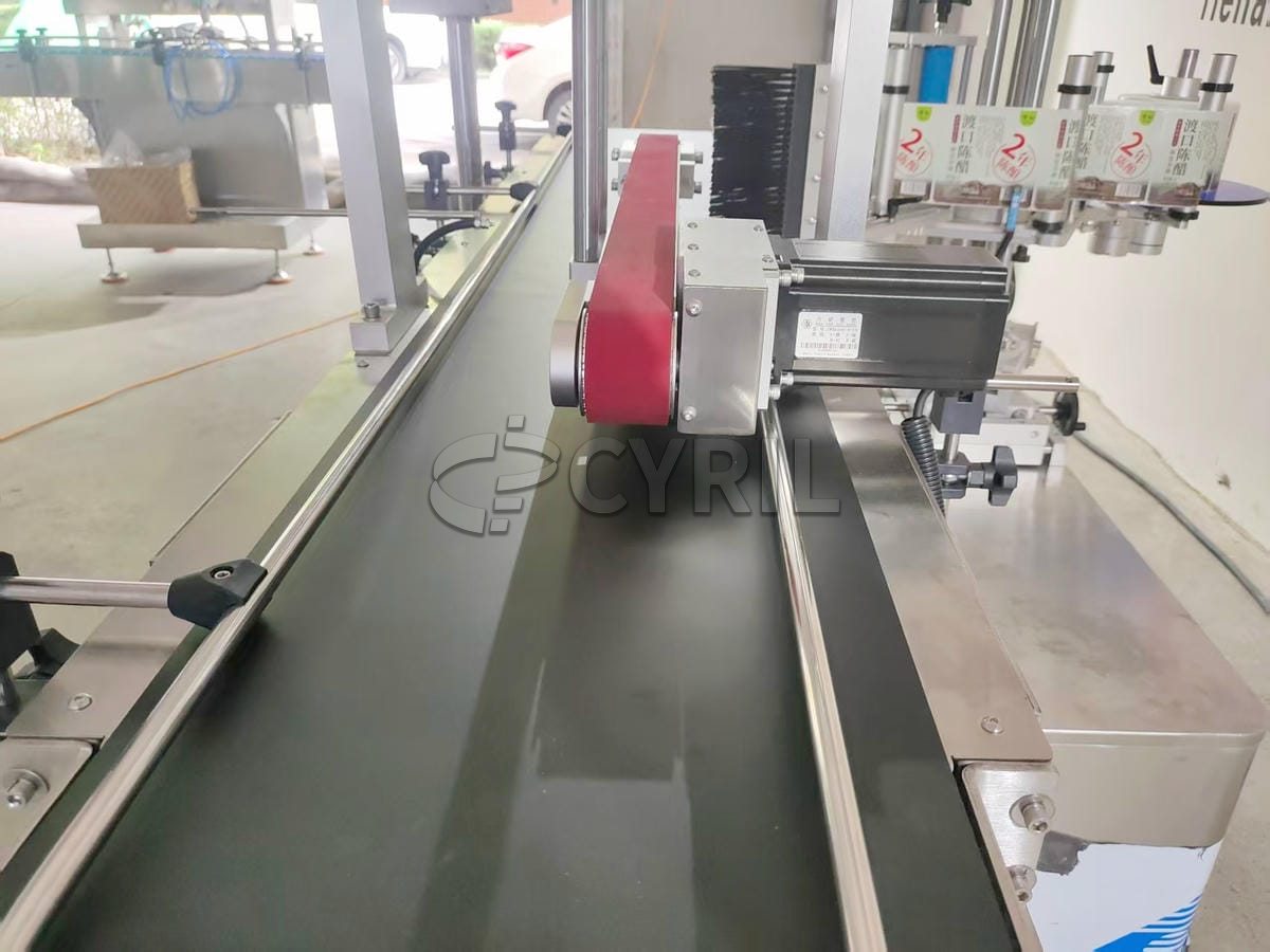 Top side labeling machine