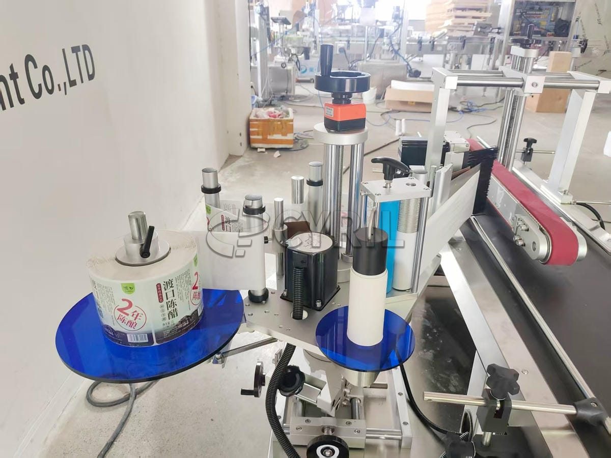 Top side labeling machine