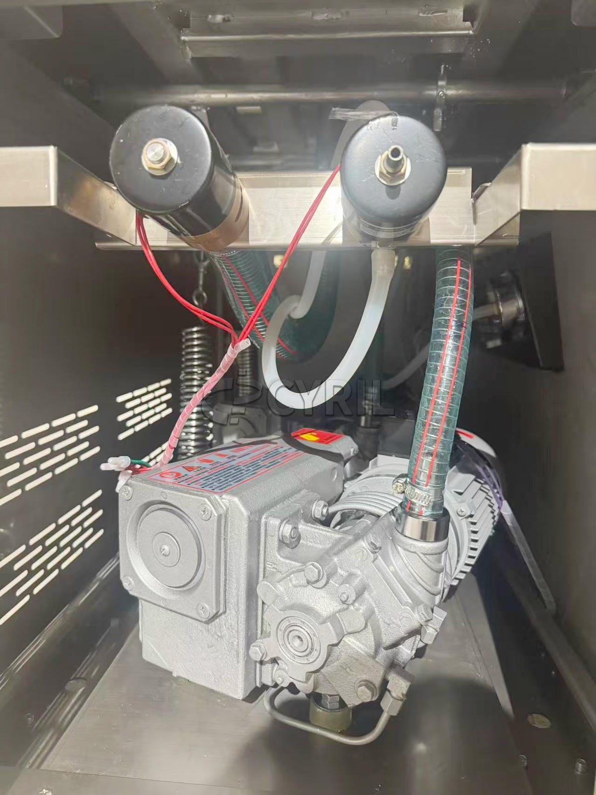 Double chamber vacuum packaging machine