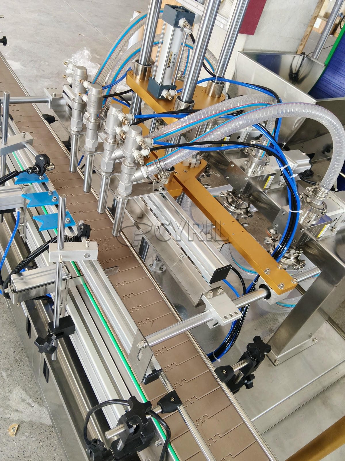 Four-head gear pump hopperless filling machine