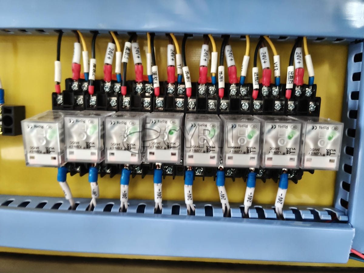 Four-head gear pump hopperless filling machine