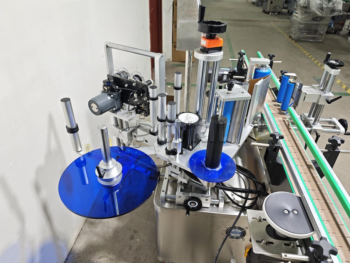 Round bottle positioning labeling machine