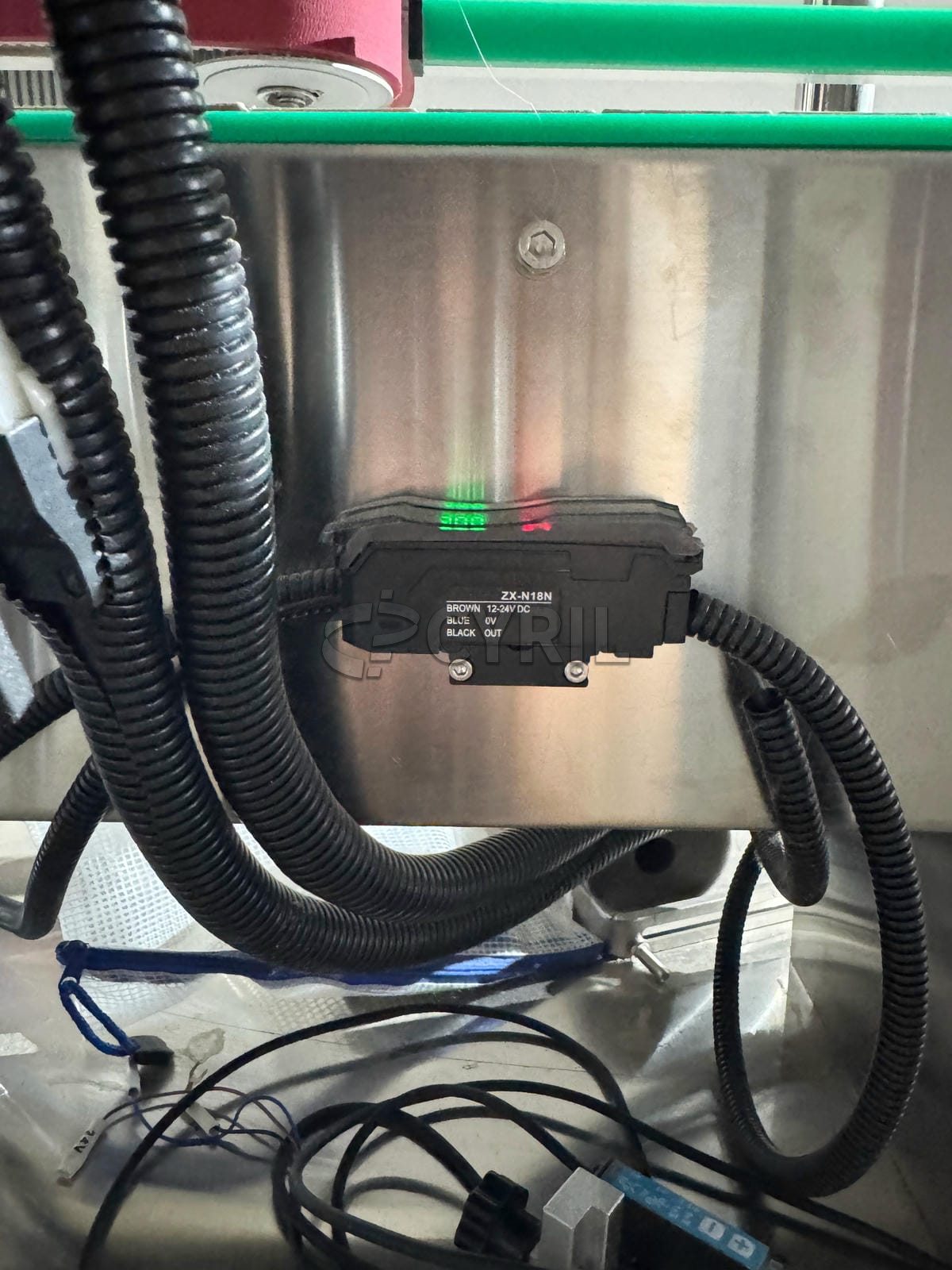 Four-wheel capping machine + bottle cap elevator