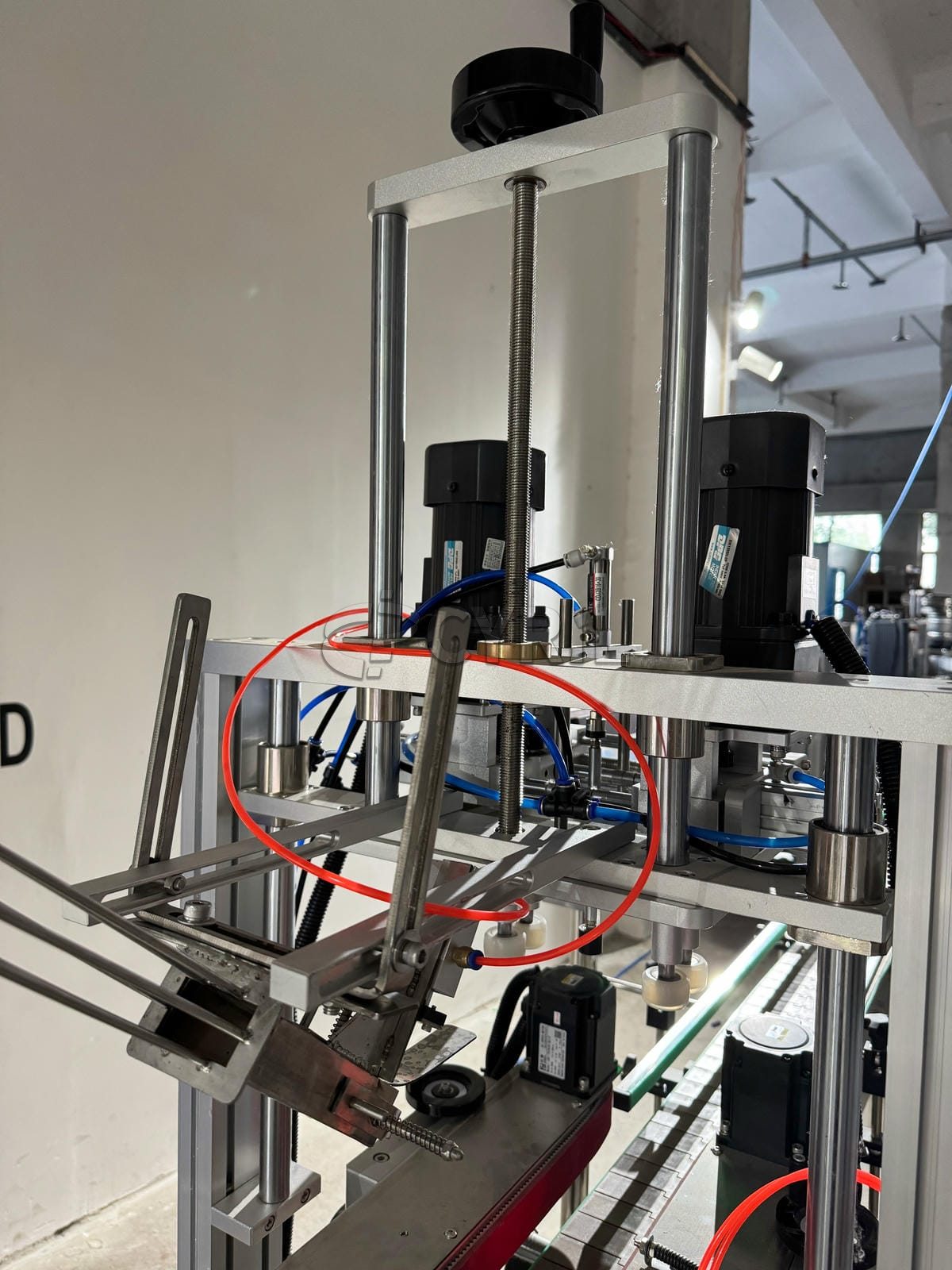 Four-wheel capping machine + bottle cap elevator