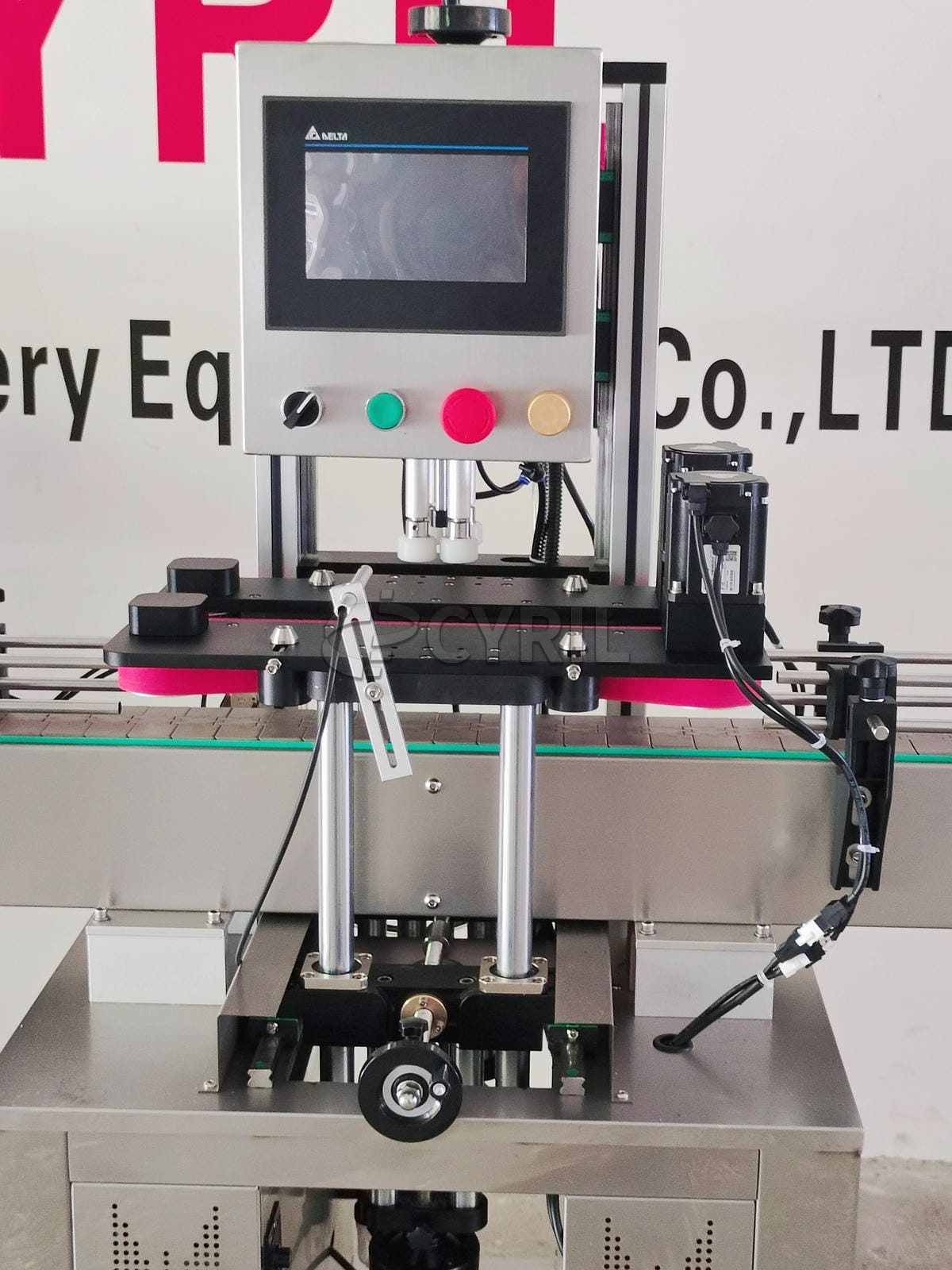 Four-wheel capping machine