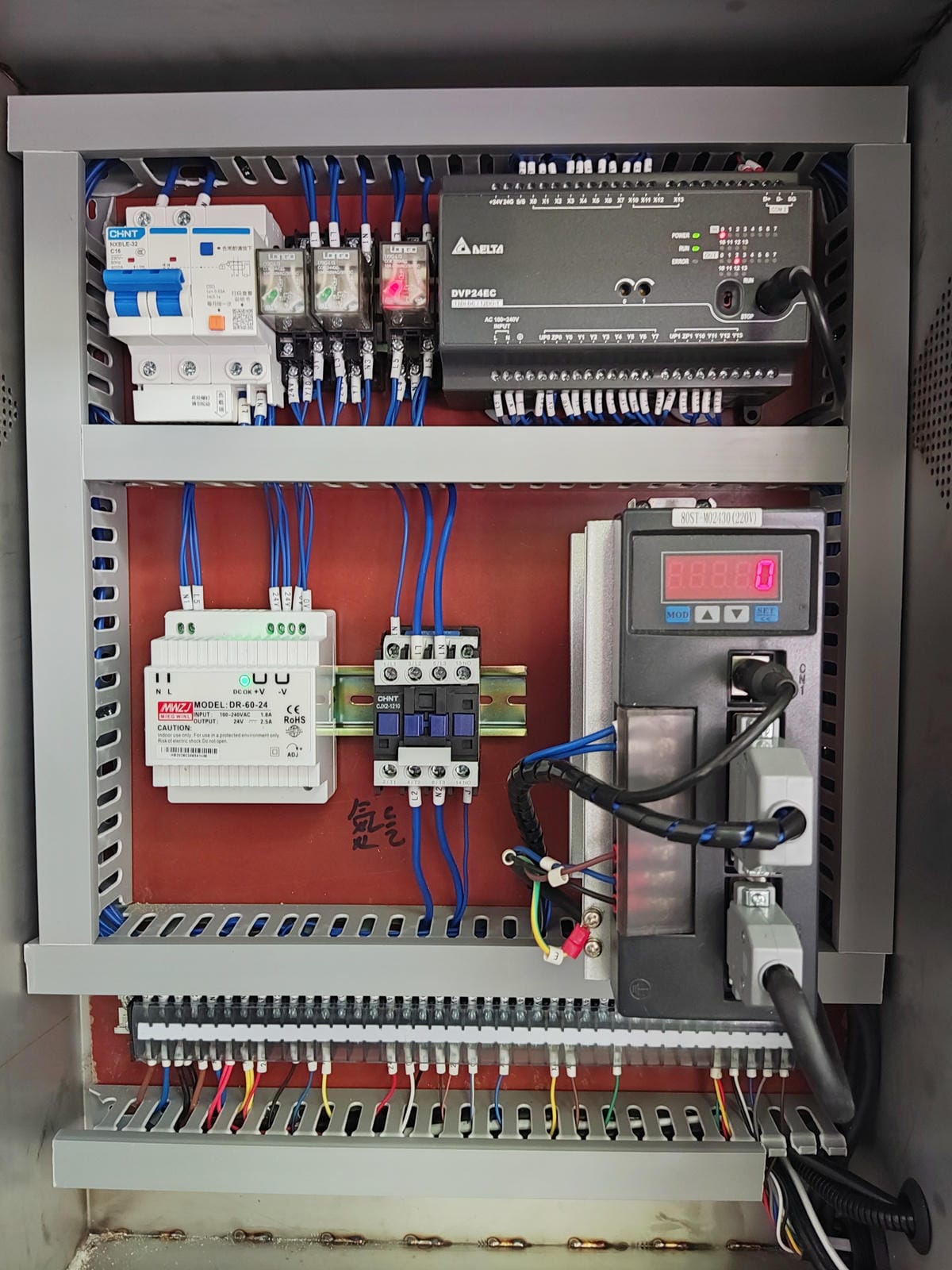 Fully automatic aluminum cap capping machine