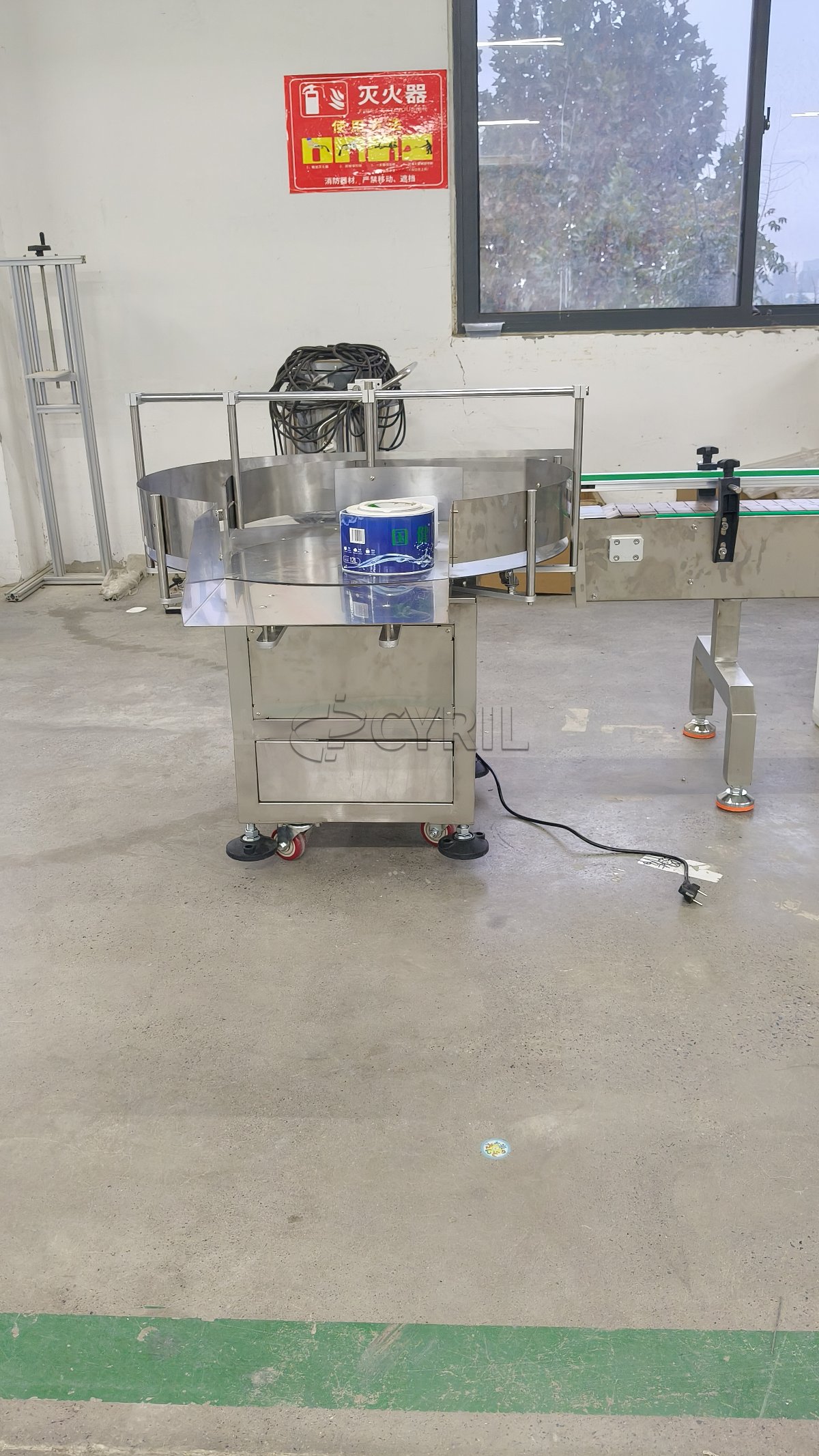Desktop double-head rotor pump filling machine + four-wheel capping + aluminum foil sealing + double-sided labeling + bottle sorting and collection