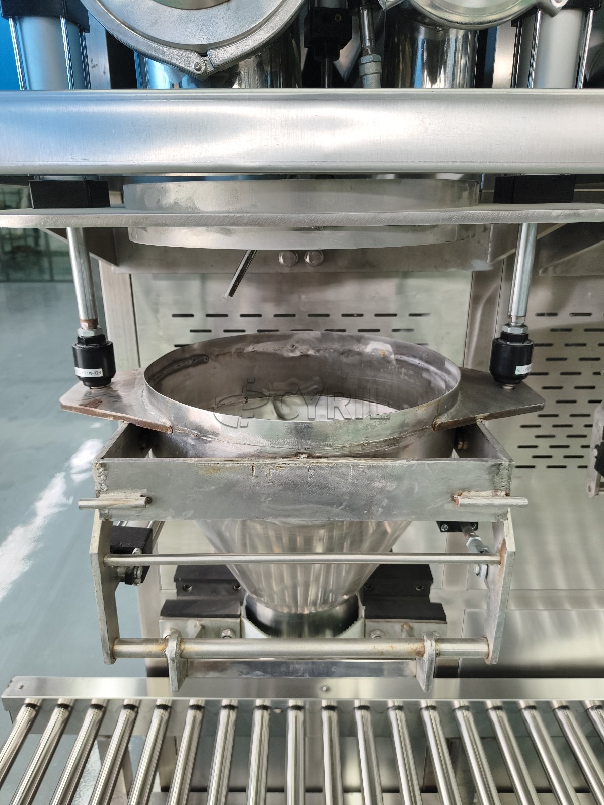 Double-head linear powder filling machine