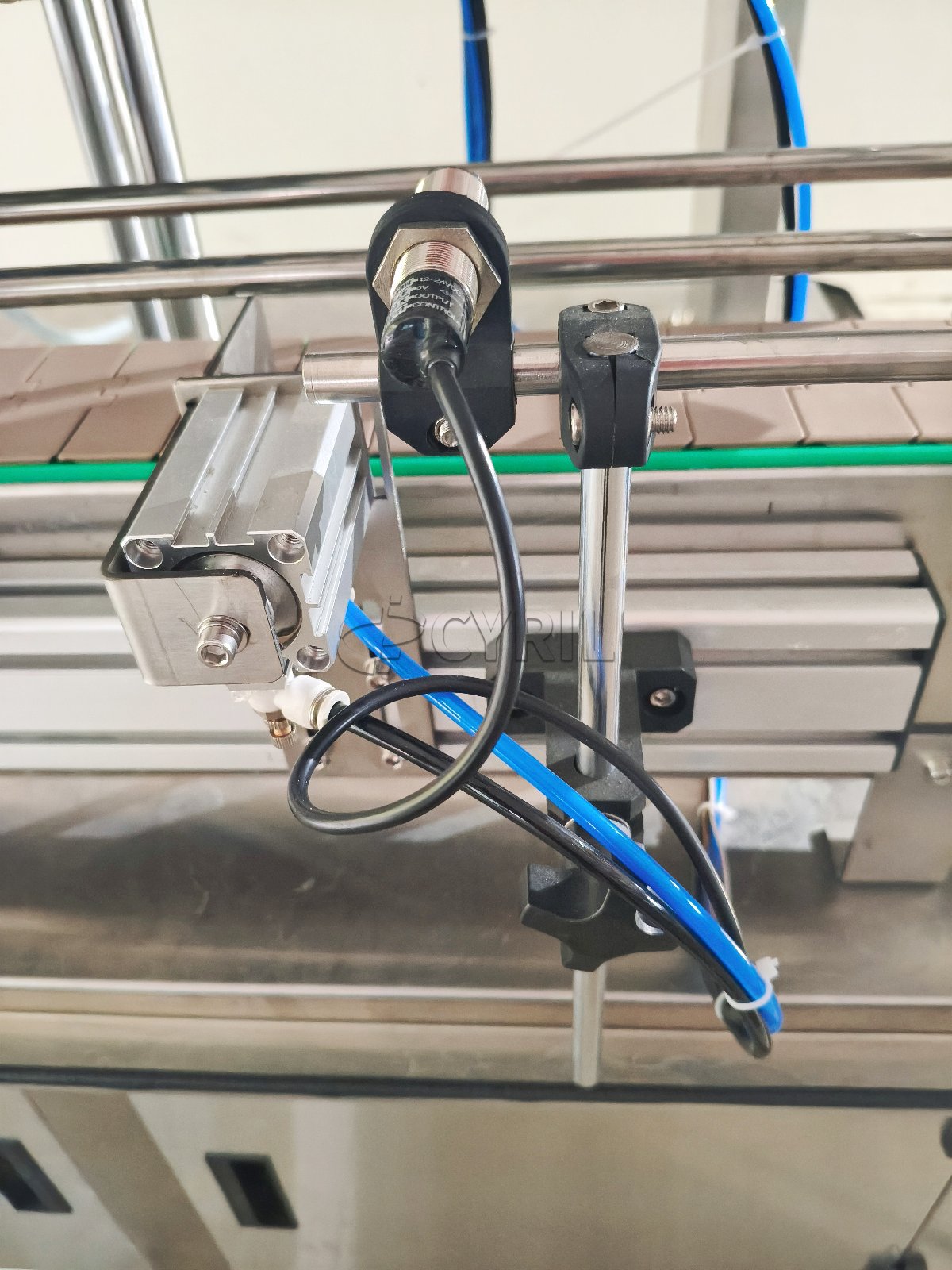 Four-head gear pump filling machine
