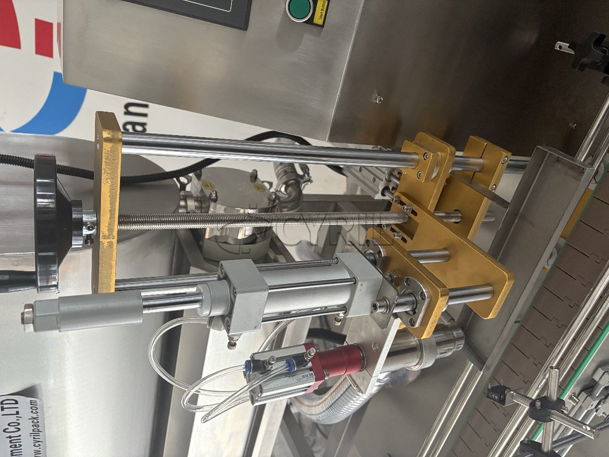 Fully automatic single-head rotor pump + vacuum capping machine + round bottle positioning + bottle sorting and collection