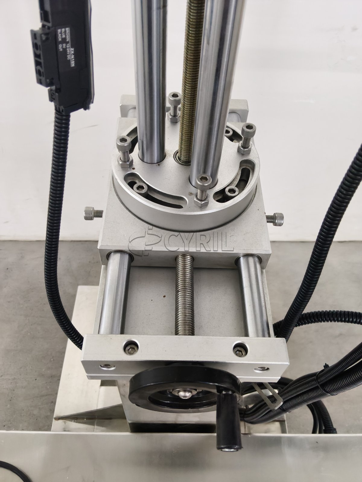 Inline Flat-Surface Labeling Machine