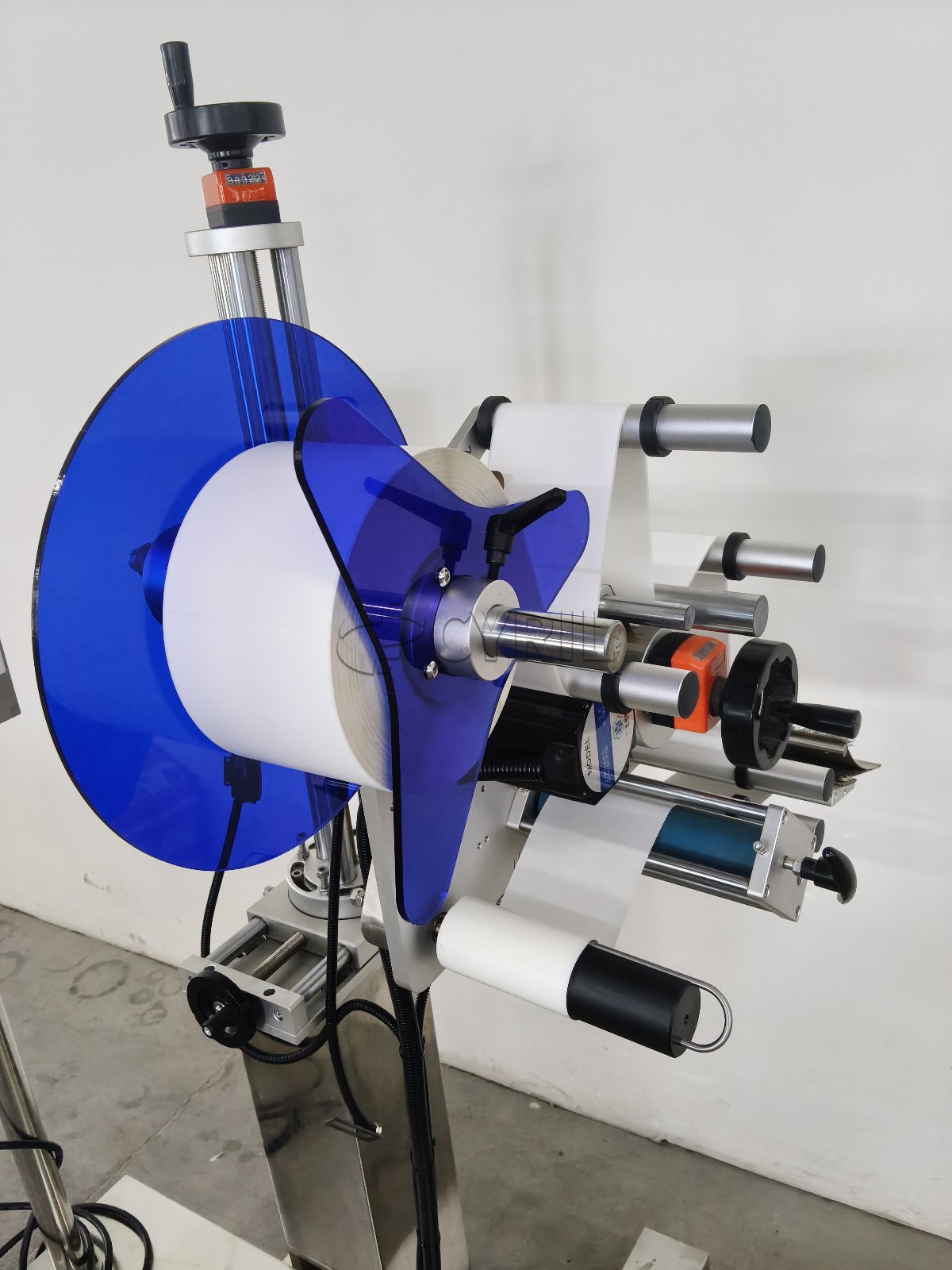 Inline Flat-Surface Labeling Machine