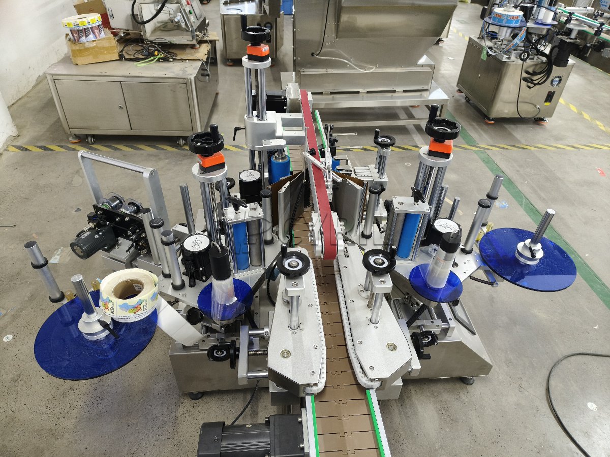 Desktop dual-head lobe pump filling machine + four-wheel alignment + double-sided labeling machine