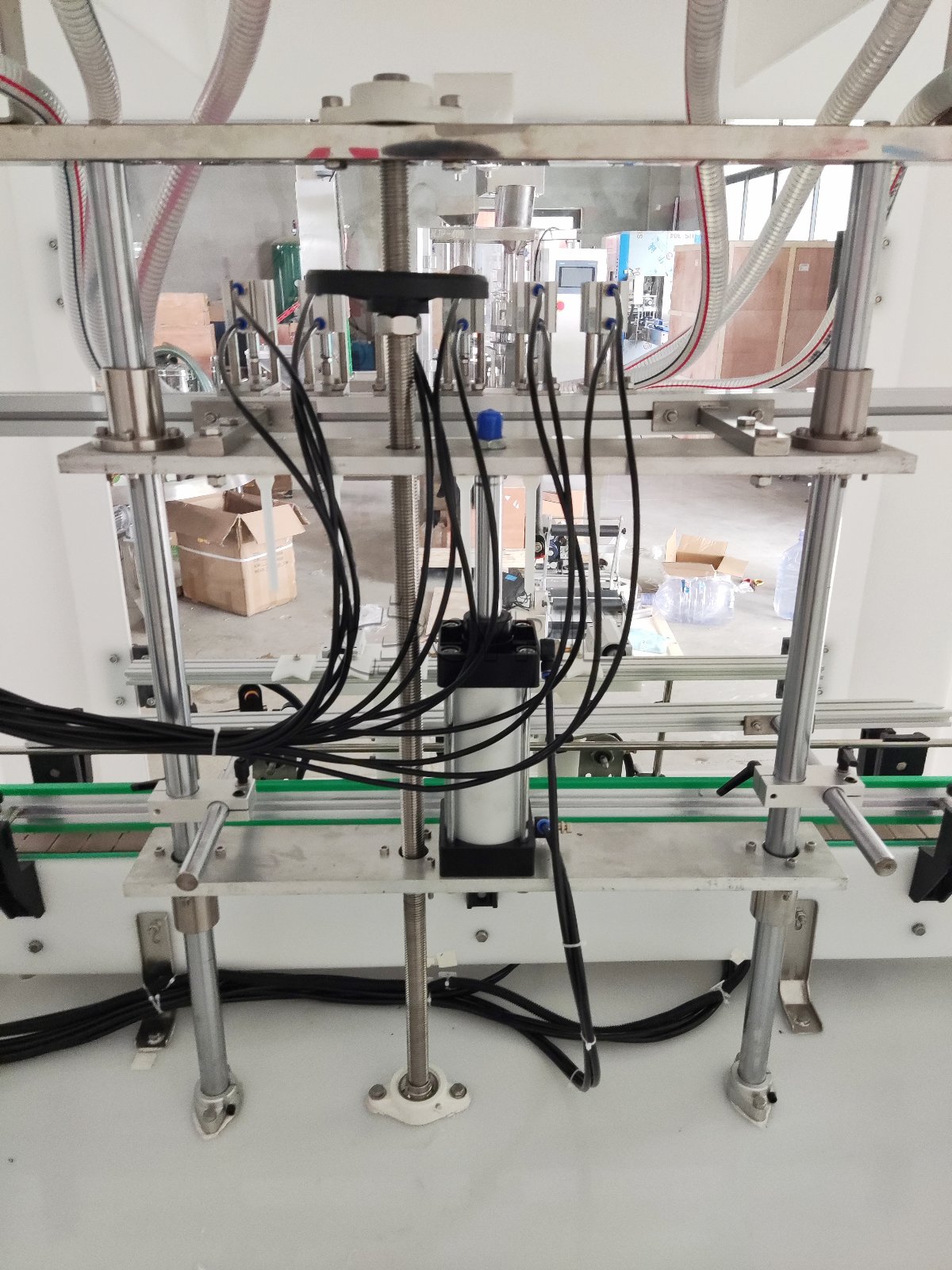 6-Head Anti-Corrosion Filling Machine + 4-Wheel Capping + Round Bottle Positioning