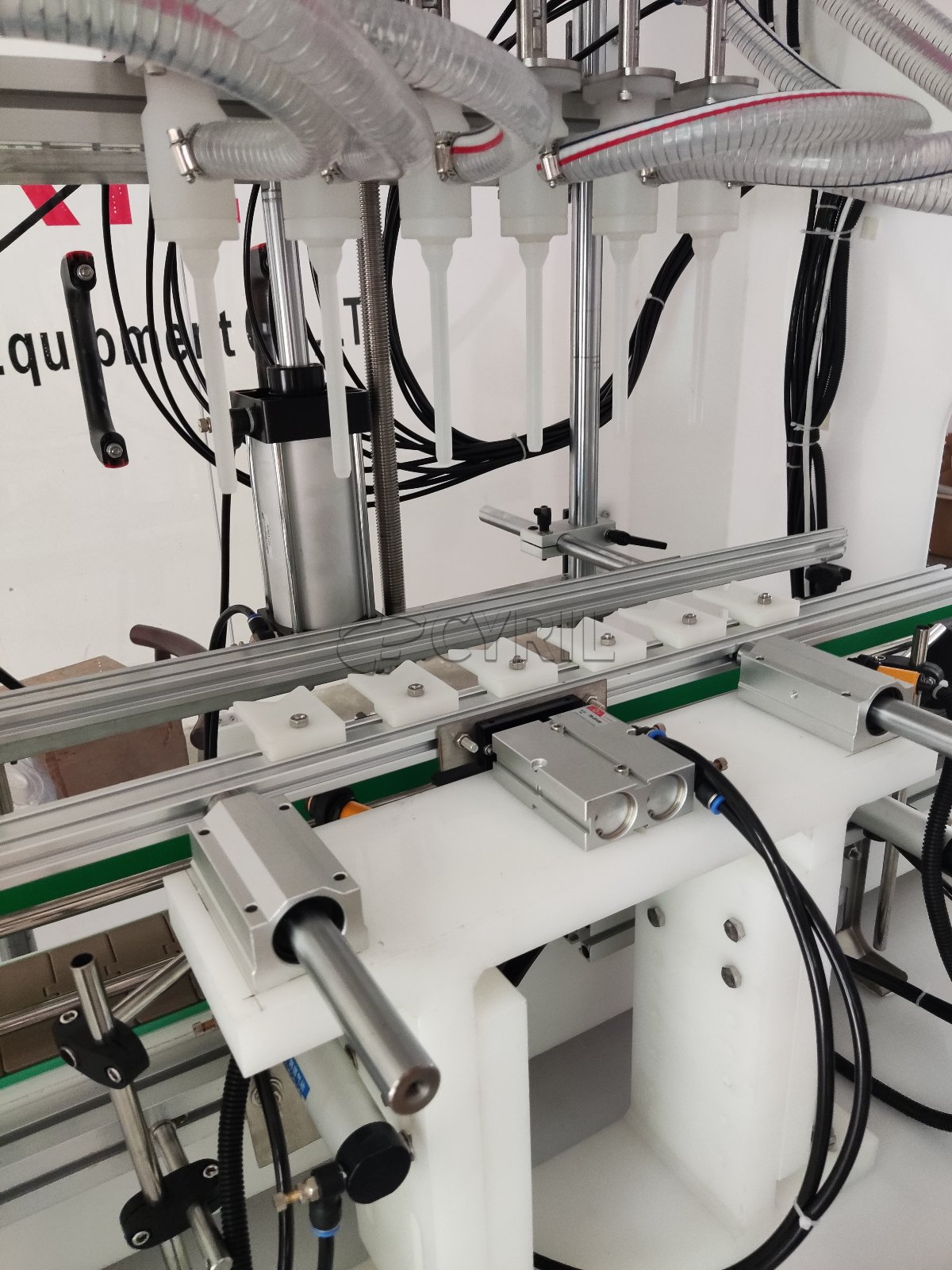 6-Head Anti-Corrosion Filling Machine + 4-Wheel Capping + Round Bottle Positioning