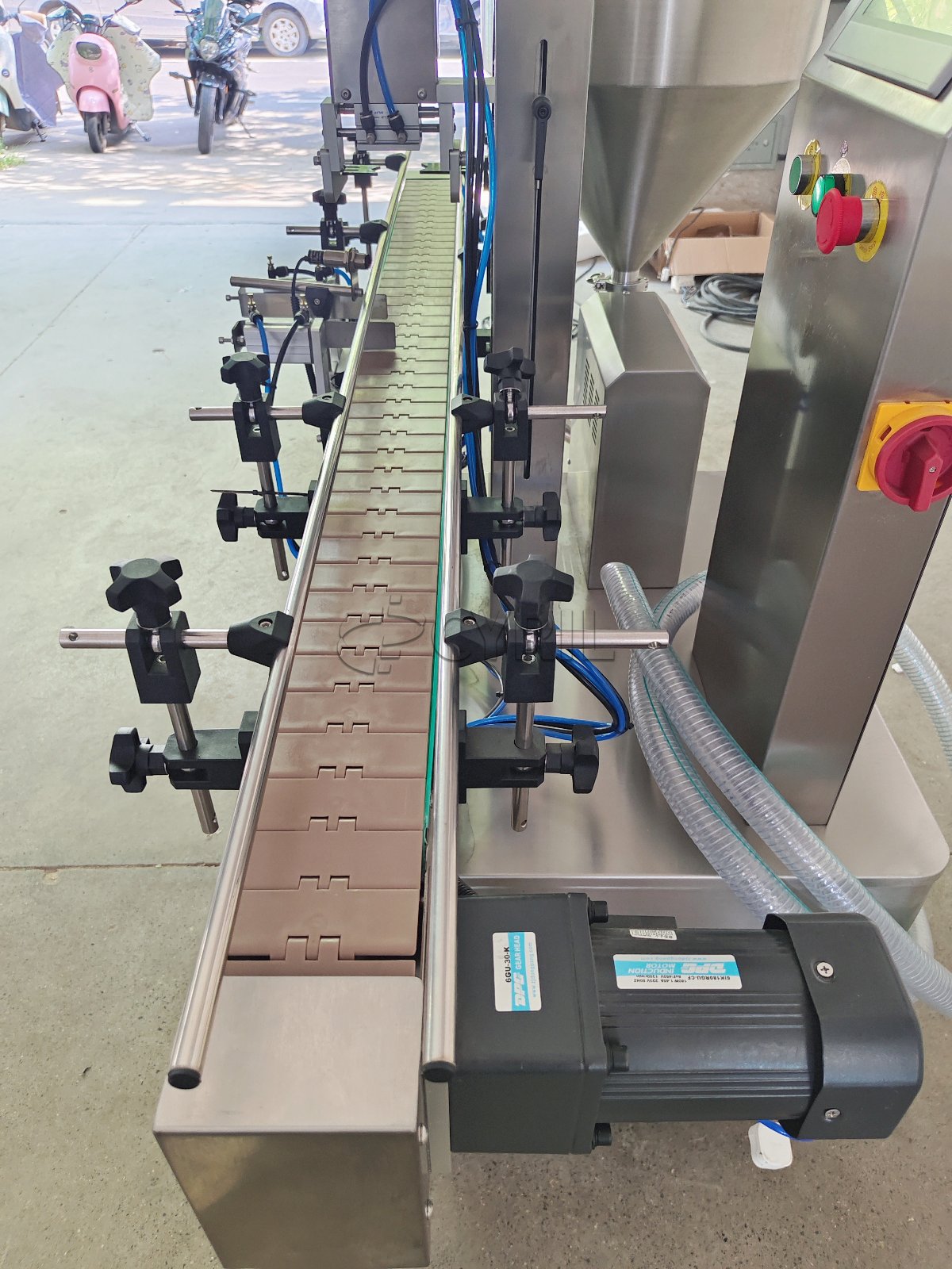 Fully Automatic Single-Head Gear Pump Filling Machine with Round Hopper