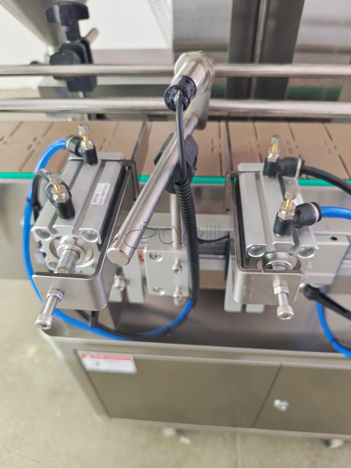 Fully Automatic Single-Head Gear Pump Filling Machine with Round Hopper