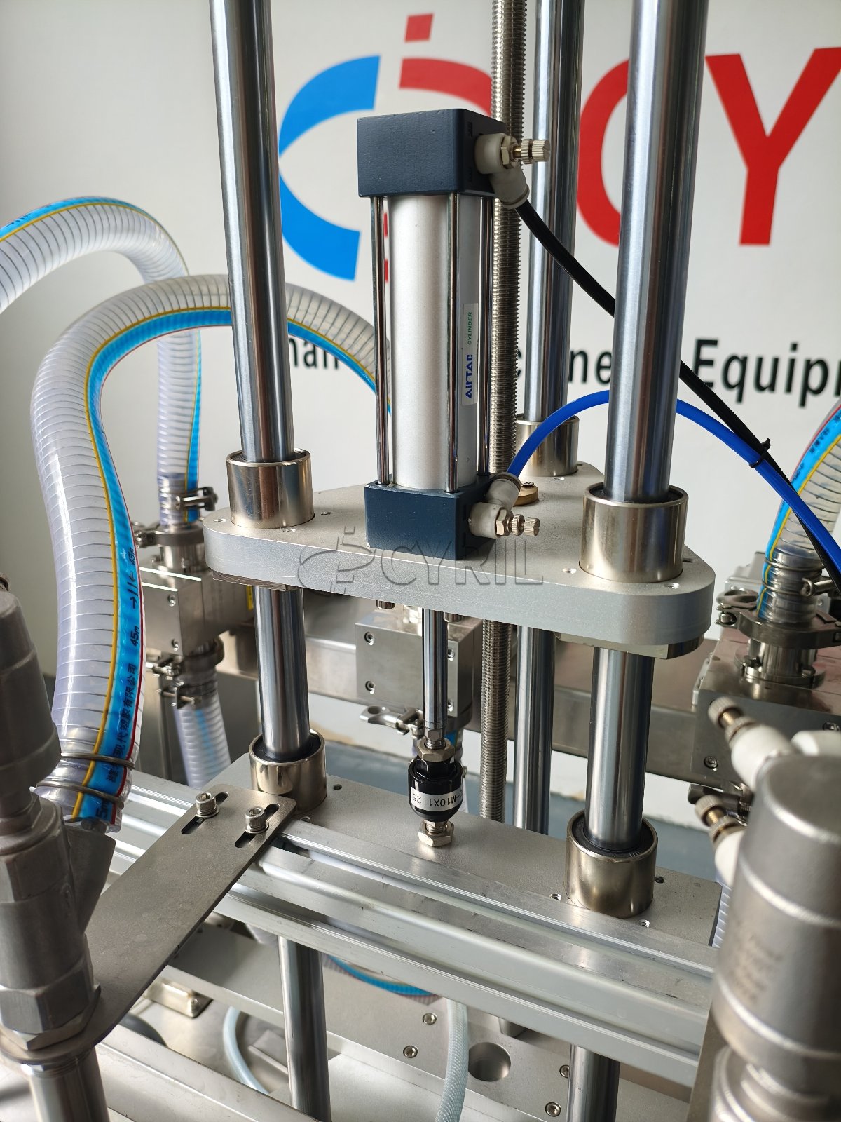 Four-head gear pump filling machine
