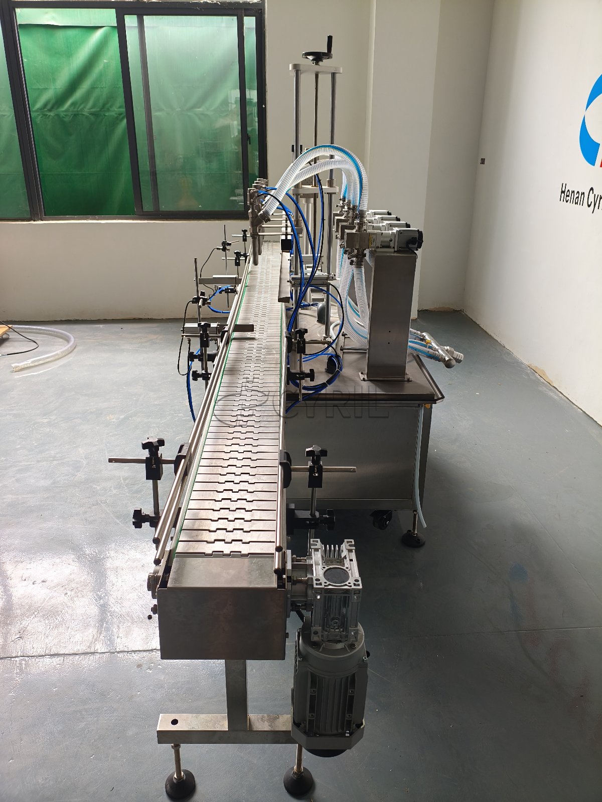 Four-head gear pump filling machine