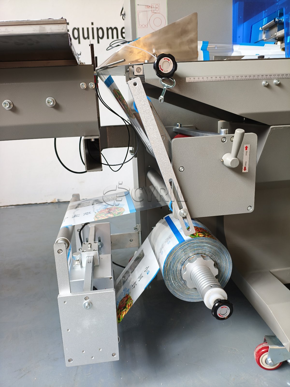 Bottom-film-feed pillow packaging machine with coding unit