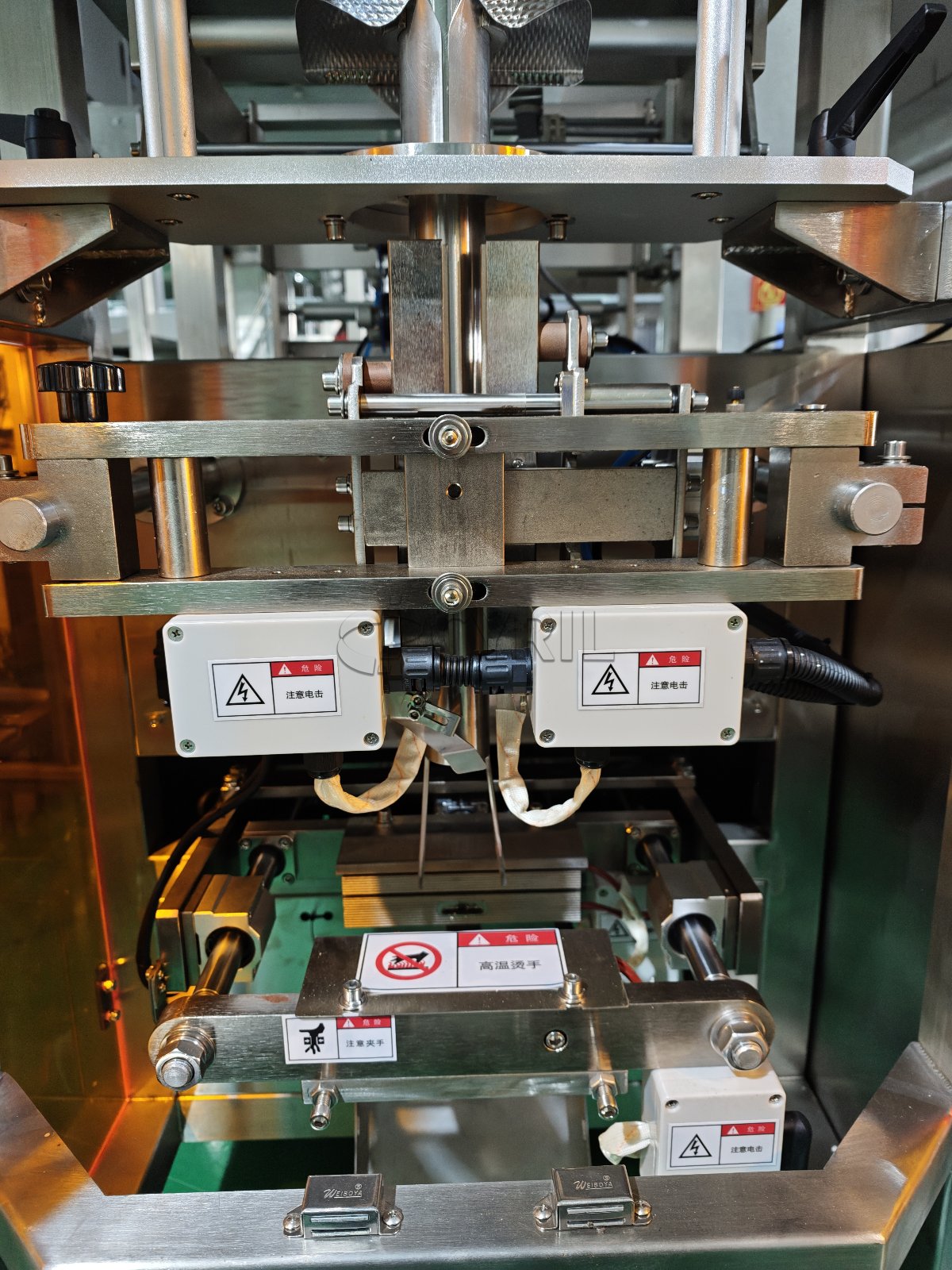 Combination weigher paired with a 340 collar-type packaging machine.
