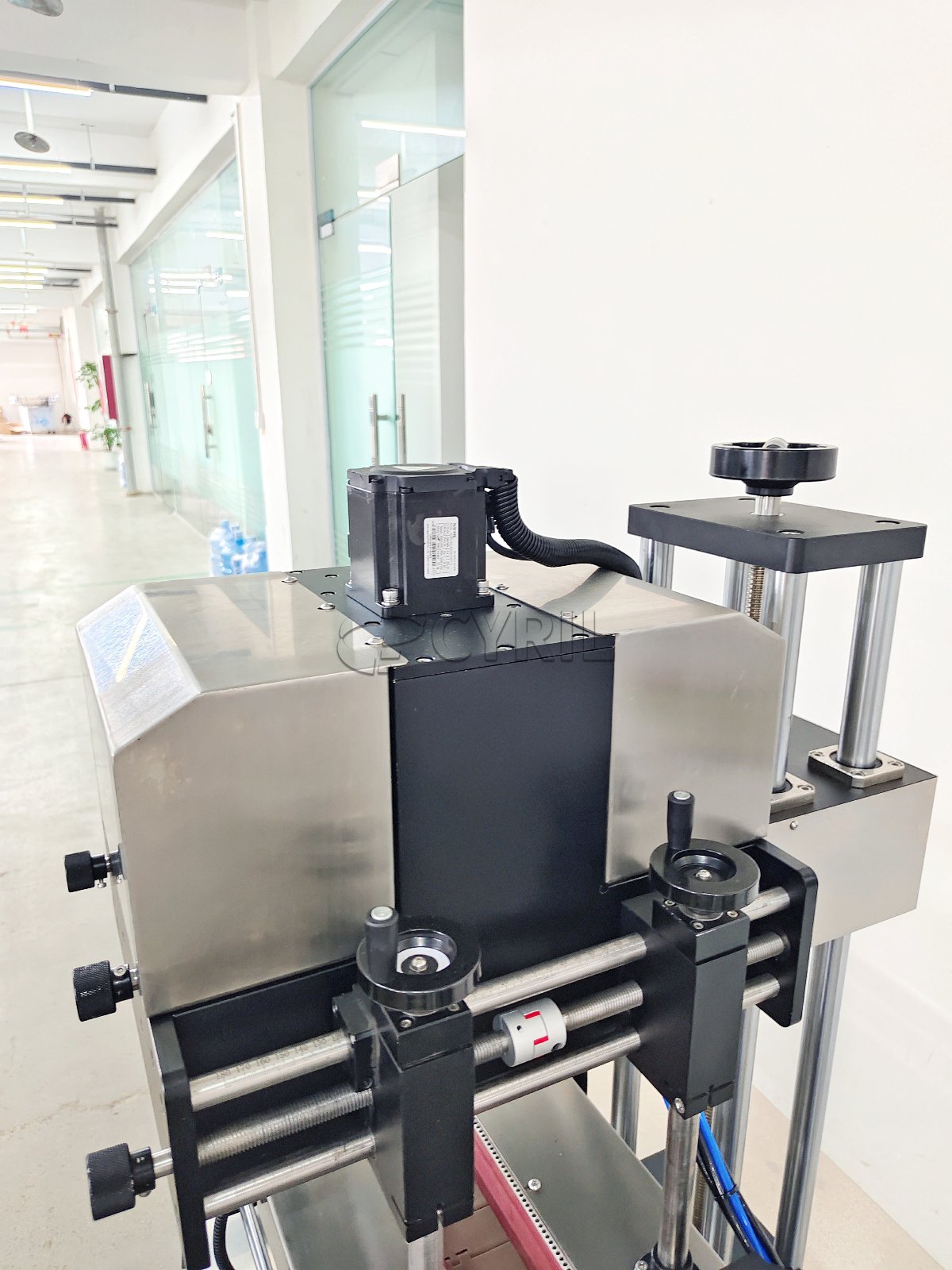 Customized Servo-Driven Four-Wheel Capping Machine