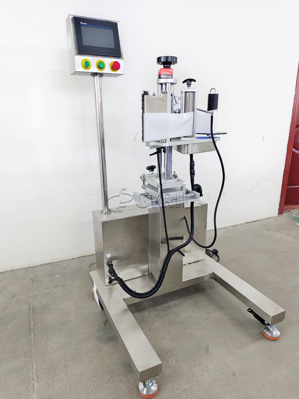 Single-side labeling machine for production lines