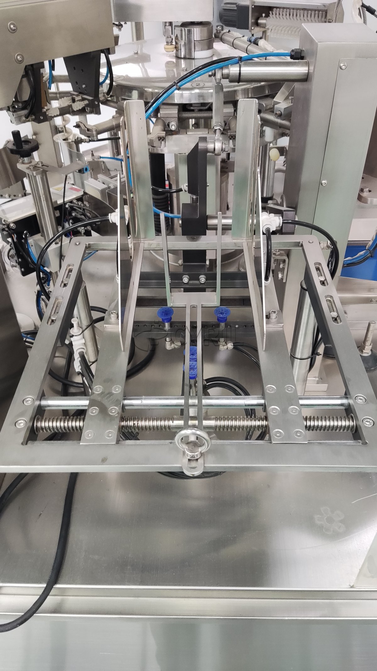 820 Rear-Seal Packaging Machine + Dual-Head Granule Weigher/Feeder + Square-Bucket Elevator