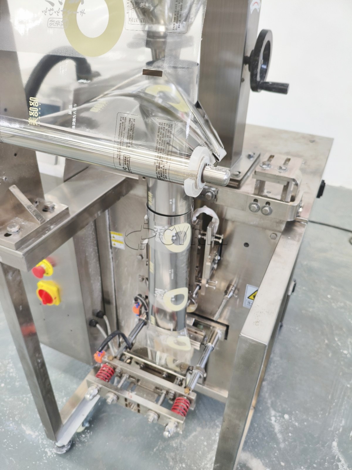 Powder packaging machine with straight-auger filling and back sealing.